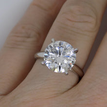 Load image into Gallery viewer, Platinum Lab Grown Round Brilliant Diamond Ring 5.01ct SKU 7707133
