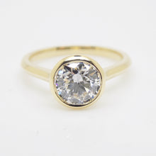 Load image into Gallery viewer, Aroca 18ct "Époque" Yellow Gold Lab Grown Round Brilliant Diamond Engagement Ring 1.50CT SKU 7711025
