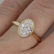 Load image into Gallery viewer, Aroca 18ct "Époque" Yellow Gold Lab Grown Oval Diamond Engagement Ring 1.50CT SKU 7711026
