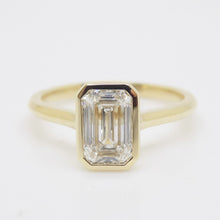 Load image into Gallery viewer, Aroca 18ct "Époque" Yellow Gold Lab Grown Rectangle Diamond Engagement Ring 1.55CT SKU 7711027
