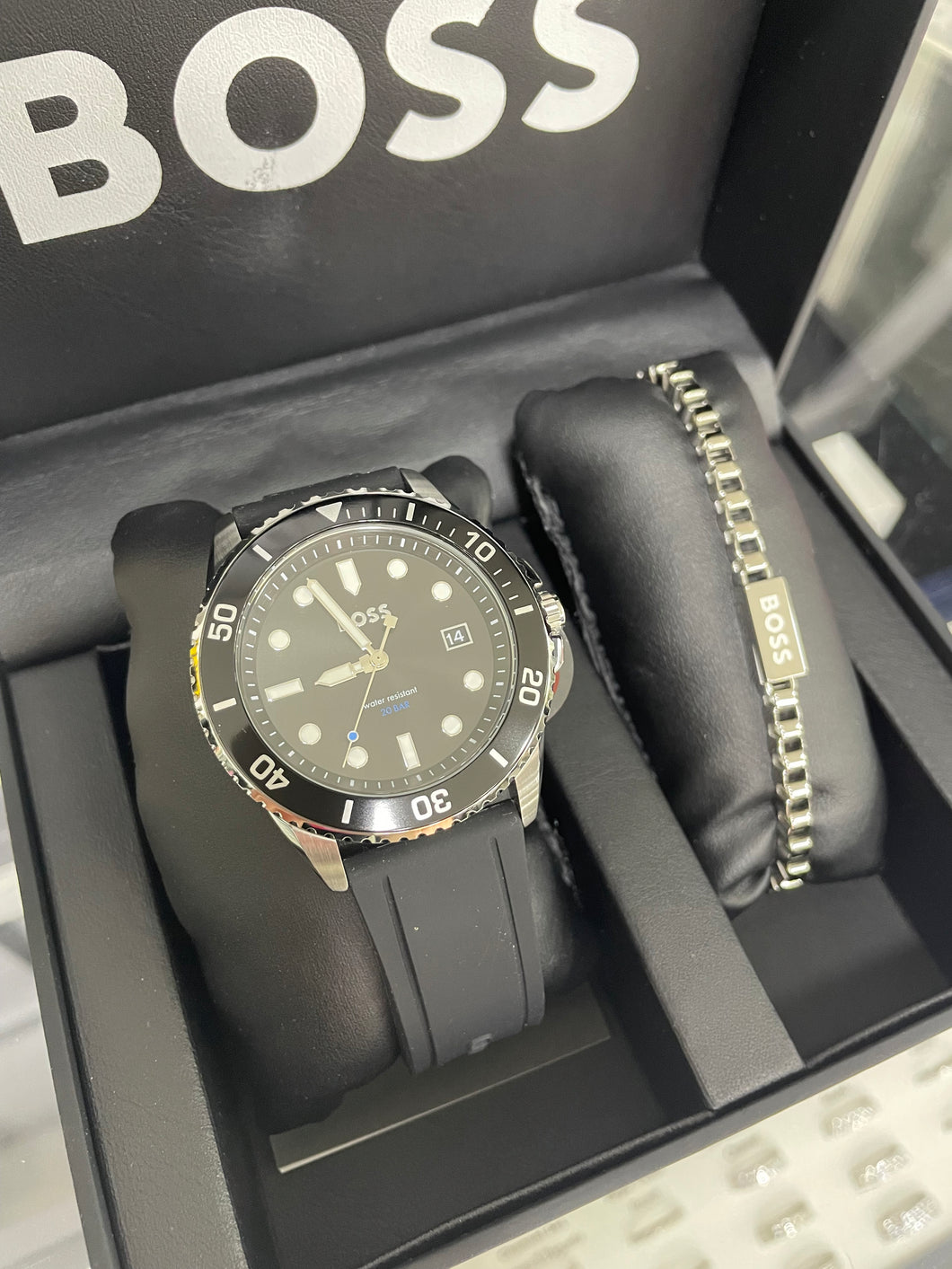 Gents Hugo Boss Watch Black Dial Black Rubber Strap & Stainless Steel Bracelet Set SKU 4012148
